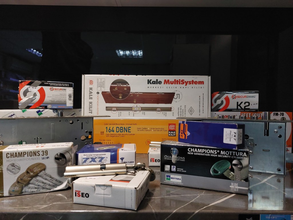 Inlocuire butuc usa metalica